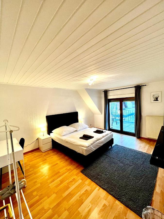 Praktisches Zimmer Im Grossen Haus Mit Garten Düsseldorf Eksteriør bilde